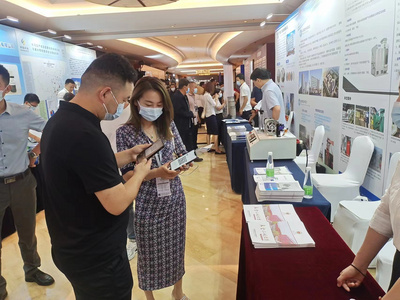 現(xiàn)場客戶展臺咨詢